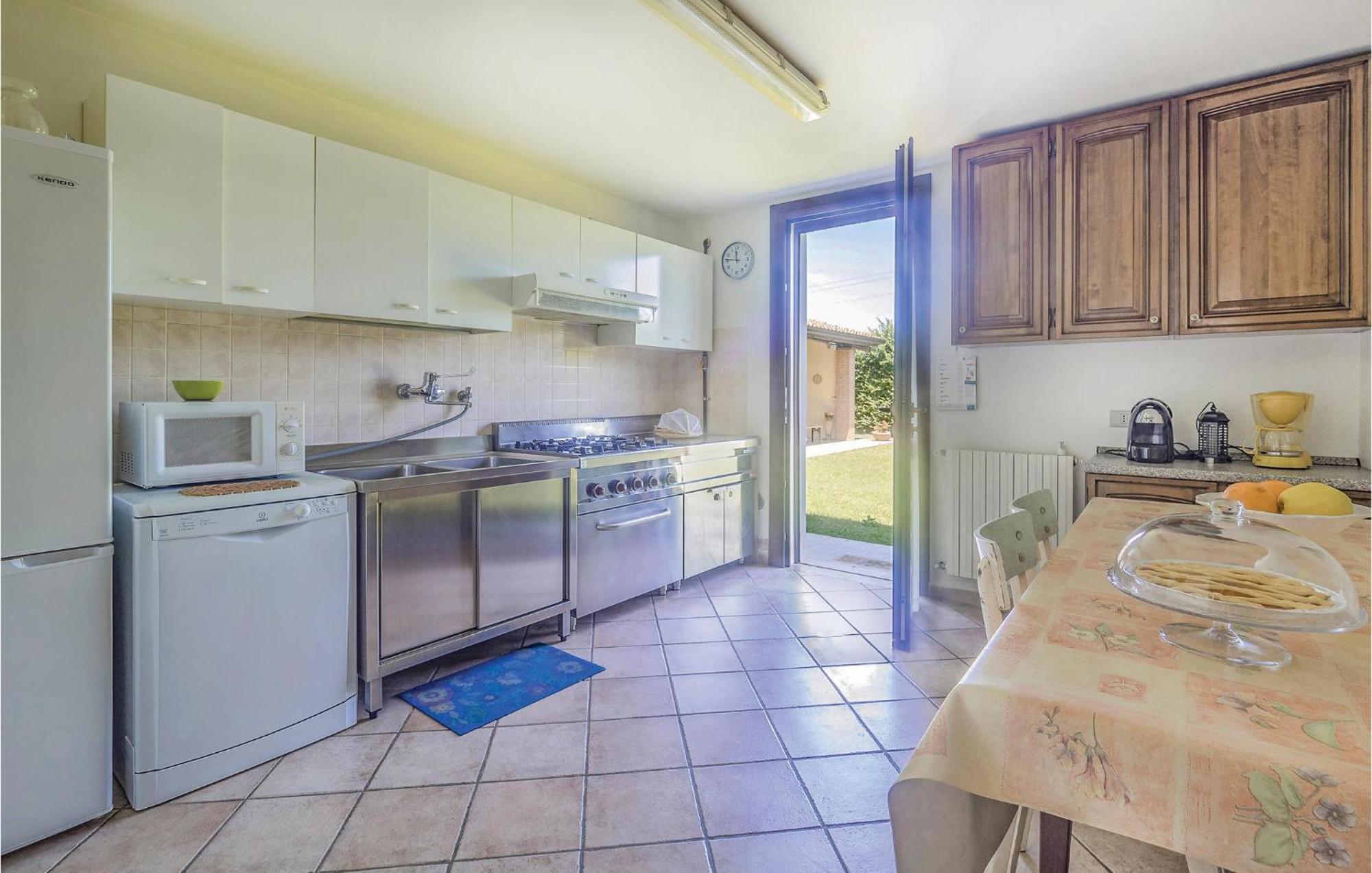 Awesome Home In Ariano Nel Polesine With Kitchen San Basilio Buitenkant foto